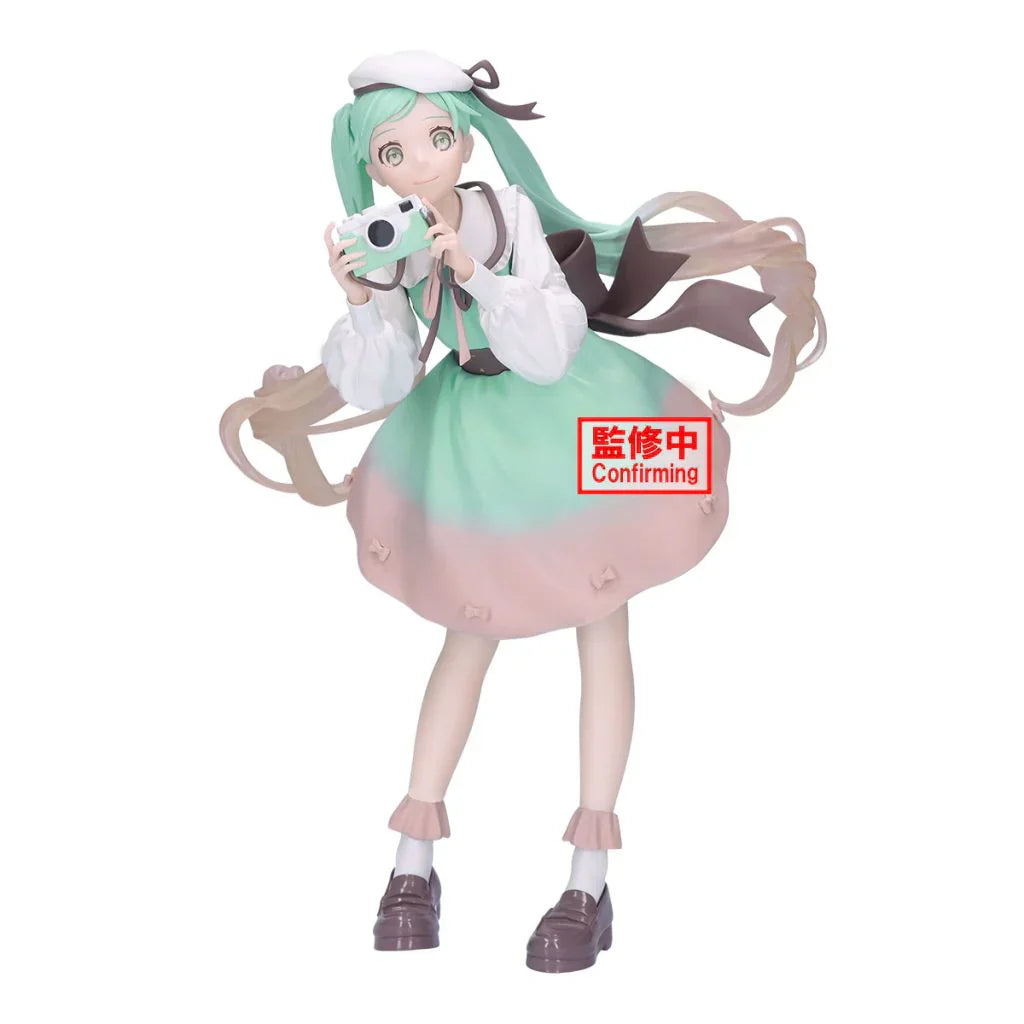 Hatsune Miku Holiday Memories Camera Figure